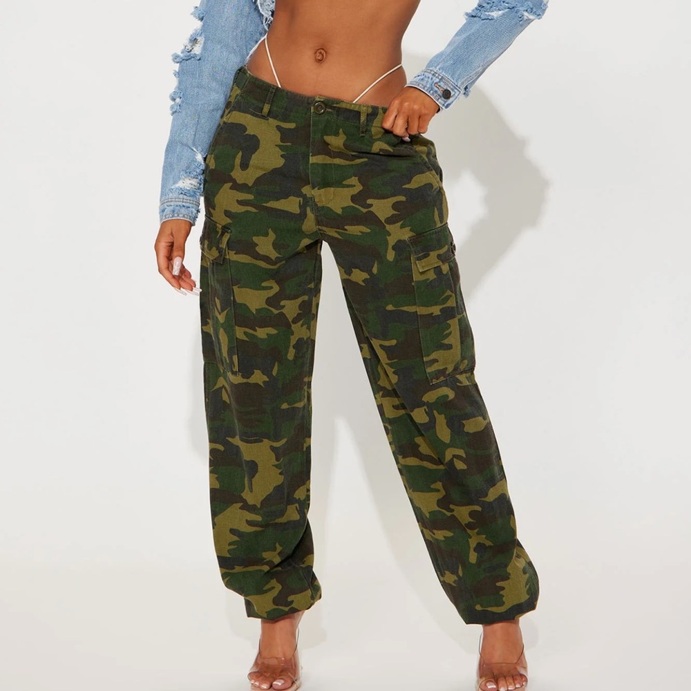 FashionNova NWT Camo cargo pants